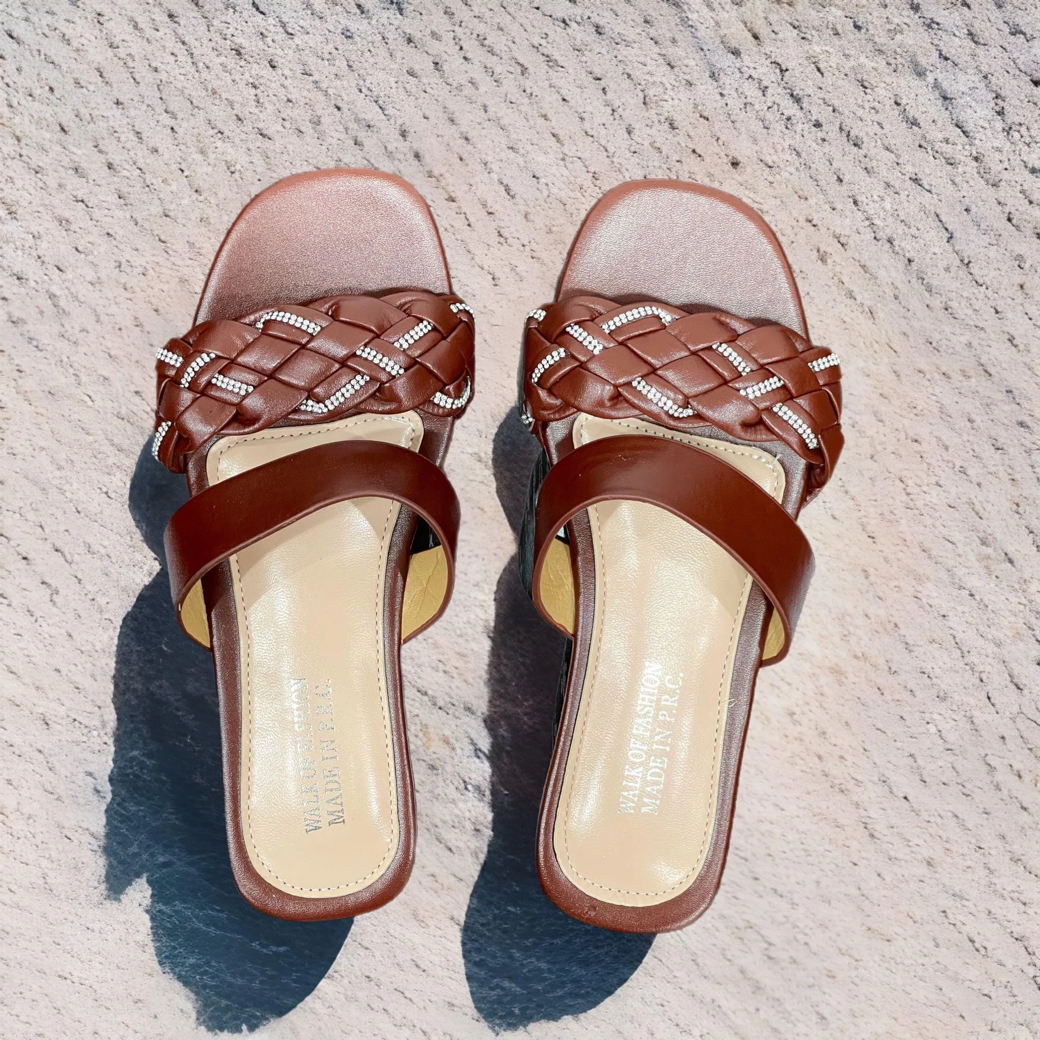 Aobao Walk of Fashion Woman Sandal - 01