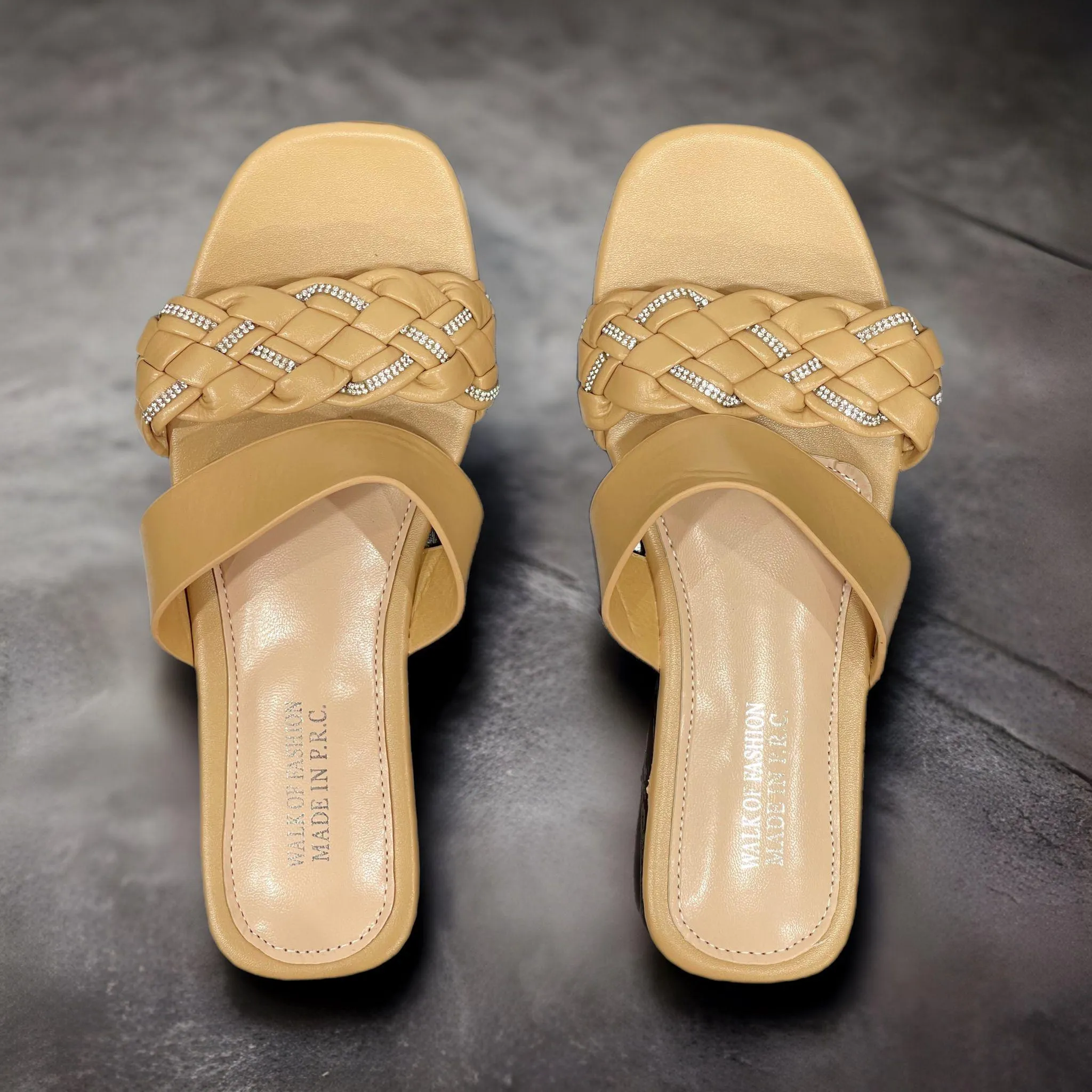 Aobao Walk of Fashion Woman Sandal - 01