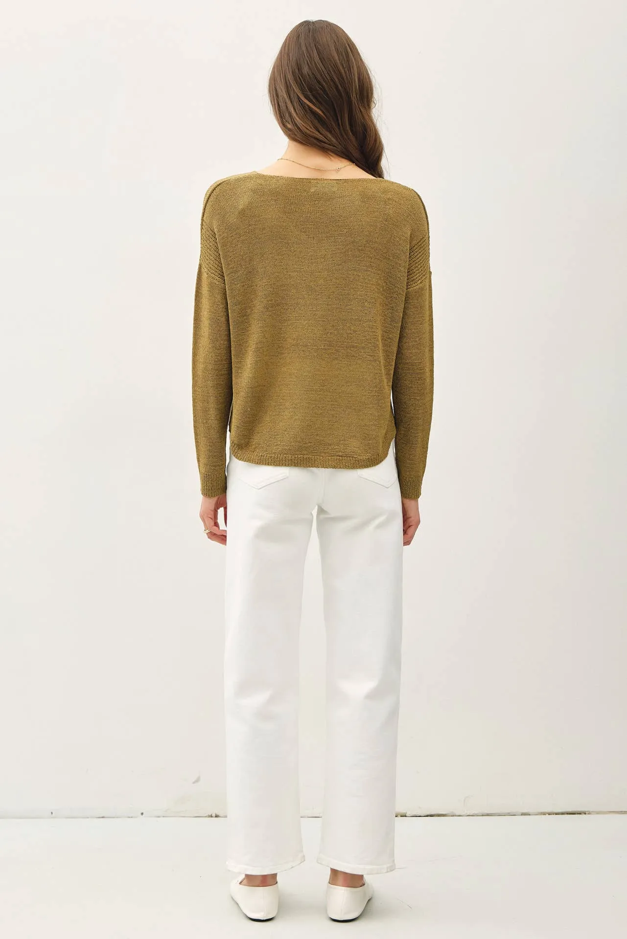 BREEZY V-NECK CASUAL SWEATER
