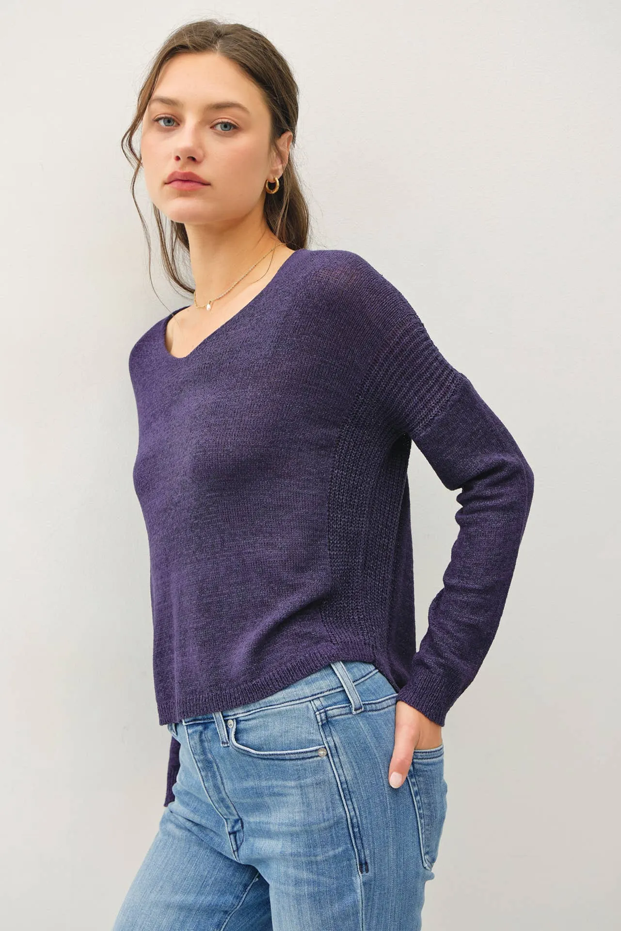 BREEZY V-NECK CASUAL SWEATER