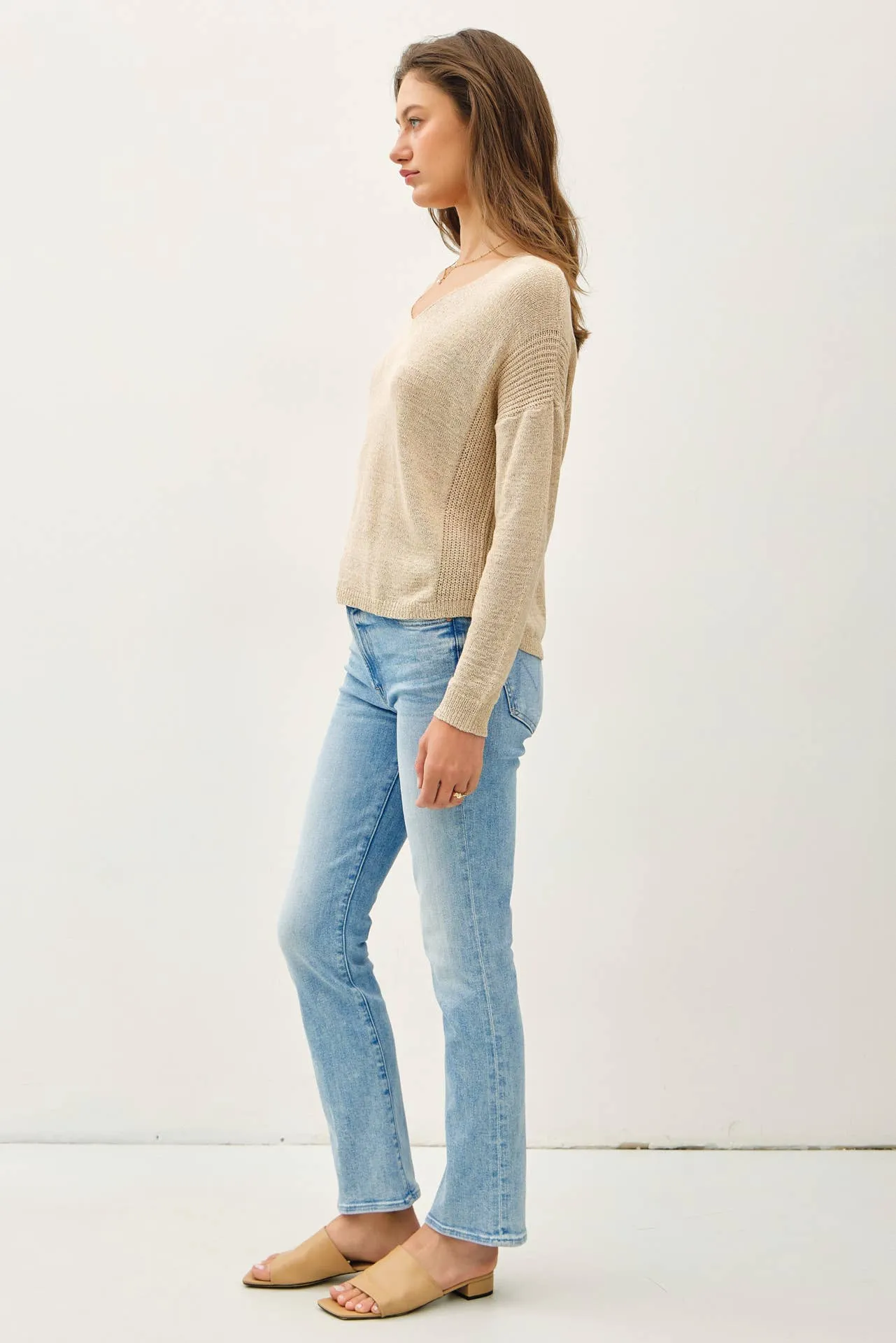 BREEZY V-NECK CASUAL SWEATER