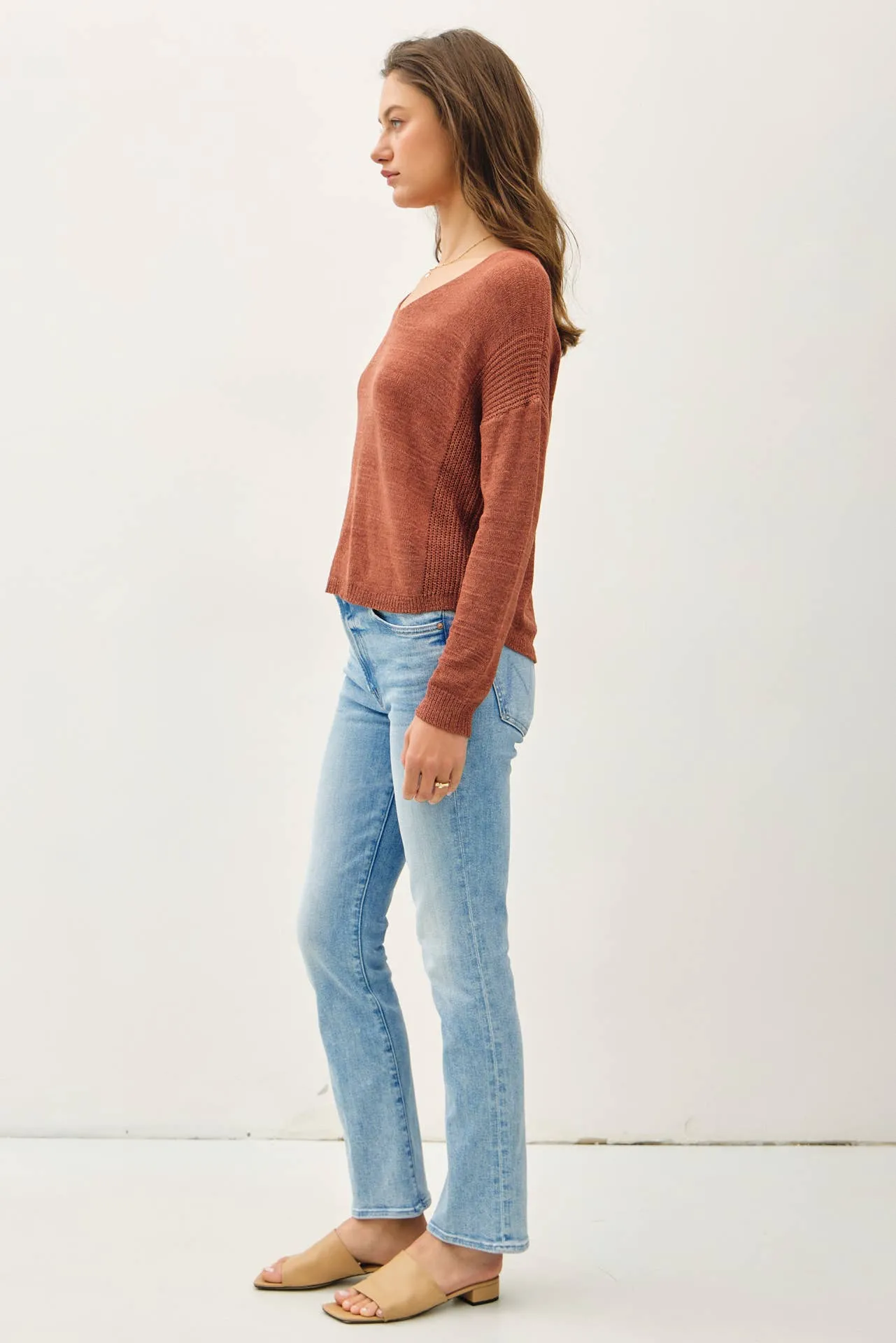 BREEZY V-NECK CASUAL SWEATER
