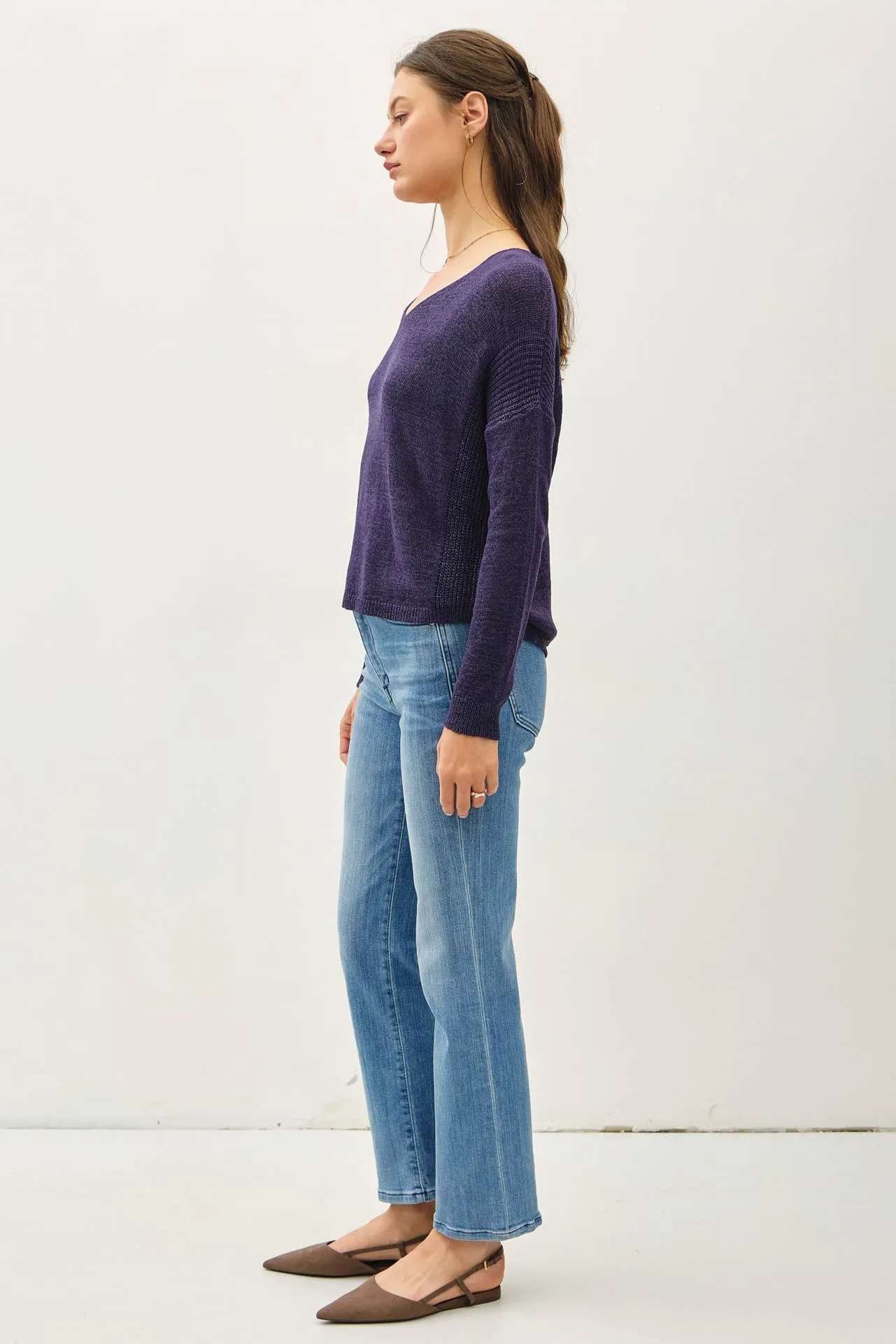 BREEZY V-NECK CASUAL SWEATER