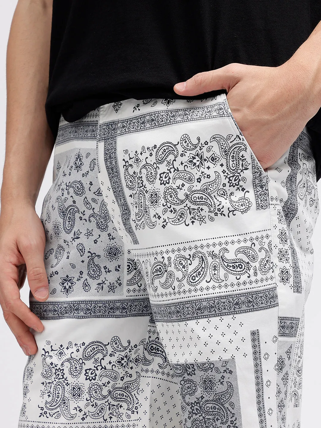 Iconic Men White Printed Relaxed Fit Shorts